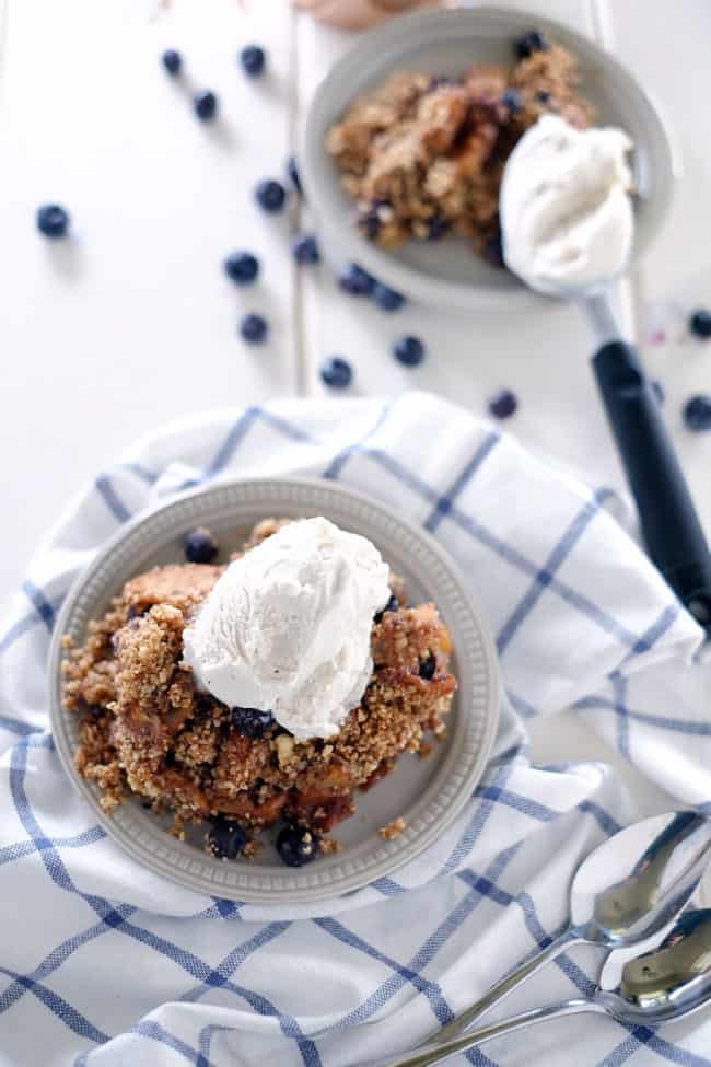 This paleo apple crisp is the perfect combination of savory and sweet. Naturally sweetened and full of textures and flavors. Paleo, Gluten-Free, Dairy-Free, Vegan and Refined Sugar-Free. | realsimplegood.com