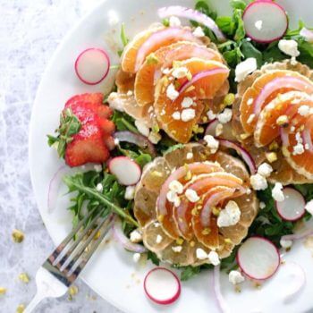 Summer citrus salad with arugula, oranges and sliced radishes