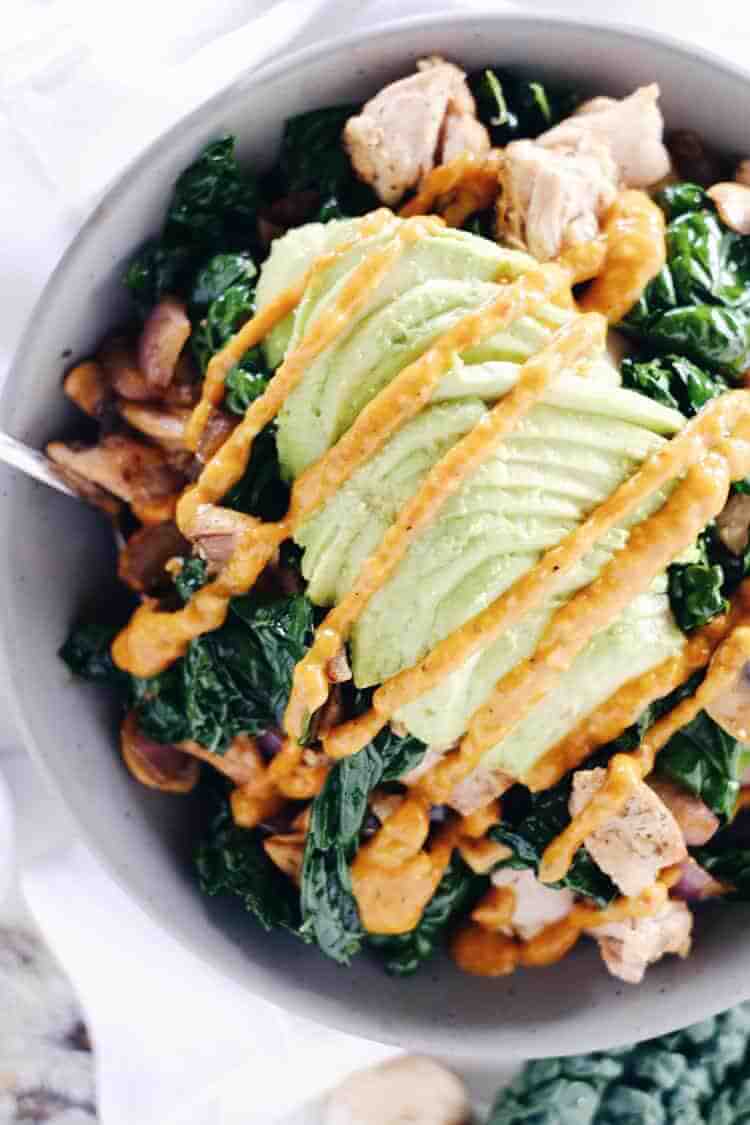 This paleo chicken bowl has the most delicious roasted pepper sauce. Clean and Whole30 with only eight ingredients, you can prepare it in under 30 minutes. Paleo, Whole30, Gluten-Free + Dairy-Free. | realsimplegood.com