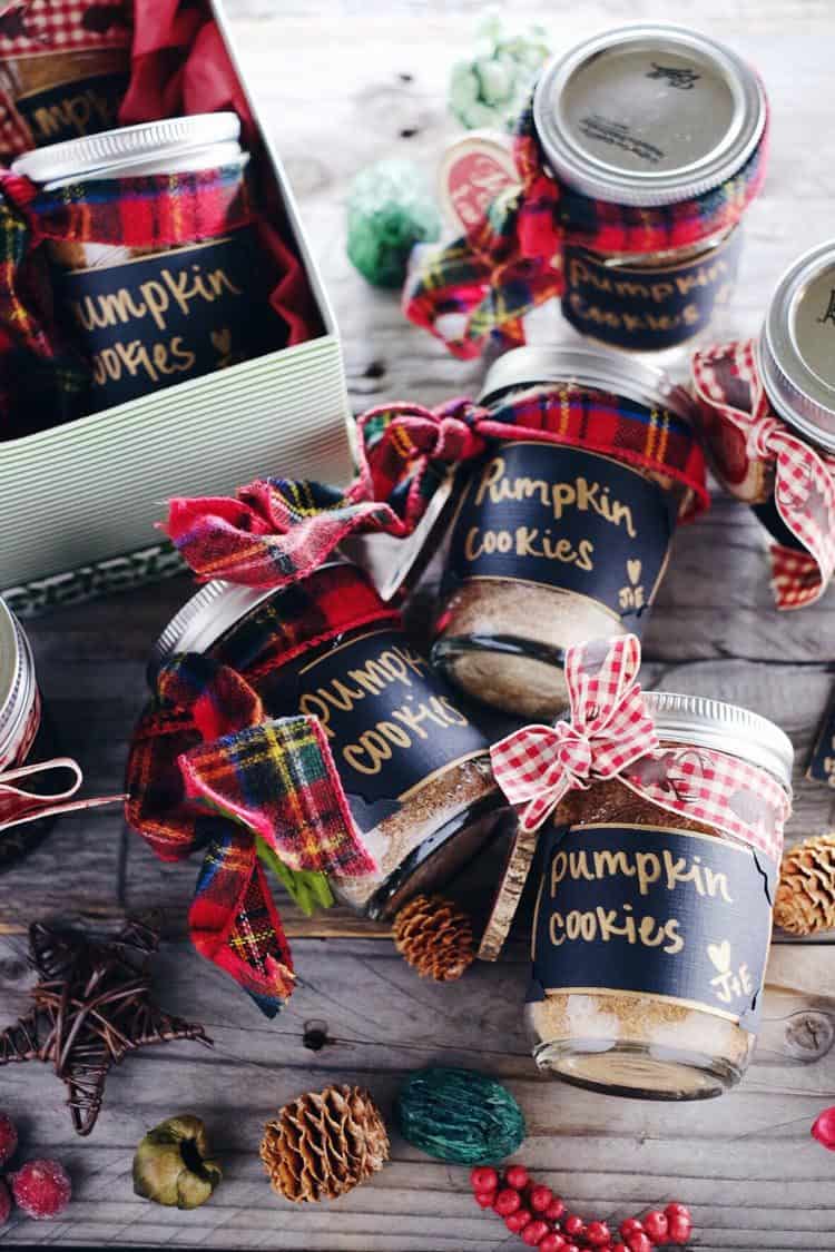 These DIY pumpkin cookies in a jar are a fun holiday gift and the perfect way to share a clean treat with your loved ones, co-workers, clients and friends! Paleo, Gluten-Free, Dairy-Free + Refined Sugar-Free. | realsimplegood.com