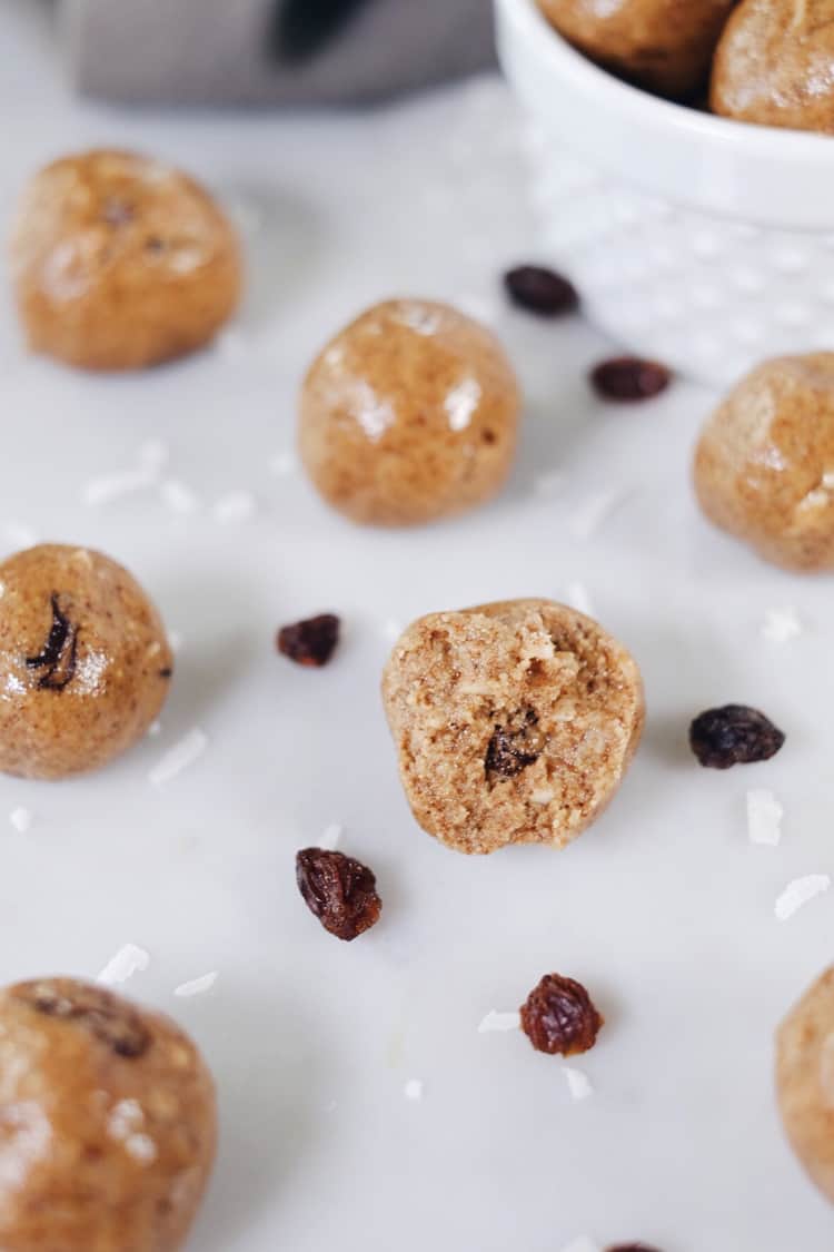 These delicious cinnamon raisin n'oatmeal bites are no-bake and super simple to throw together. Mix them up in one bowl and roll into balls. Done and done! Paleo, Gluten-Free, Dairy-Free + Refined Sugar-Free. | realsimplegood.com