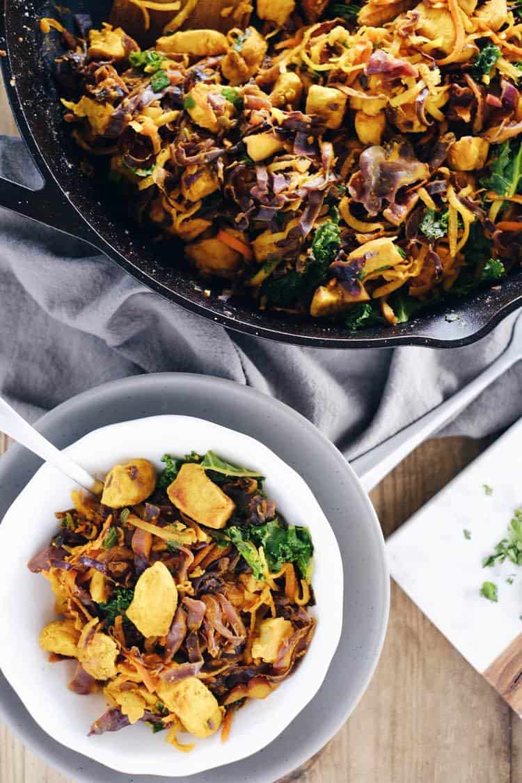 This one pan turmeric chicken skillet has a unique blend of flavors and is a Paleo + Whole30 way to enjoy chicken with powerful anti-inflammatory benefits. Paleo, Whole30, Gluten-Free + Dairy-Free. | realsimplegood.com