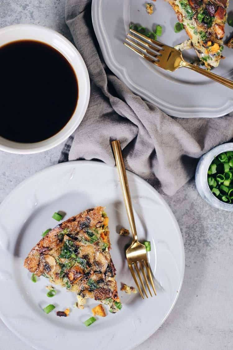 This Paleo and Whole30 bacon sweet potato frittata is a savory-sweet dish that is perfect for making over the weekend to have in the fridge during the week. Paleo, Whole30 + Dairy-Free | realsimplegood.com