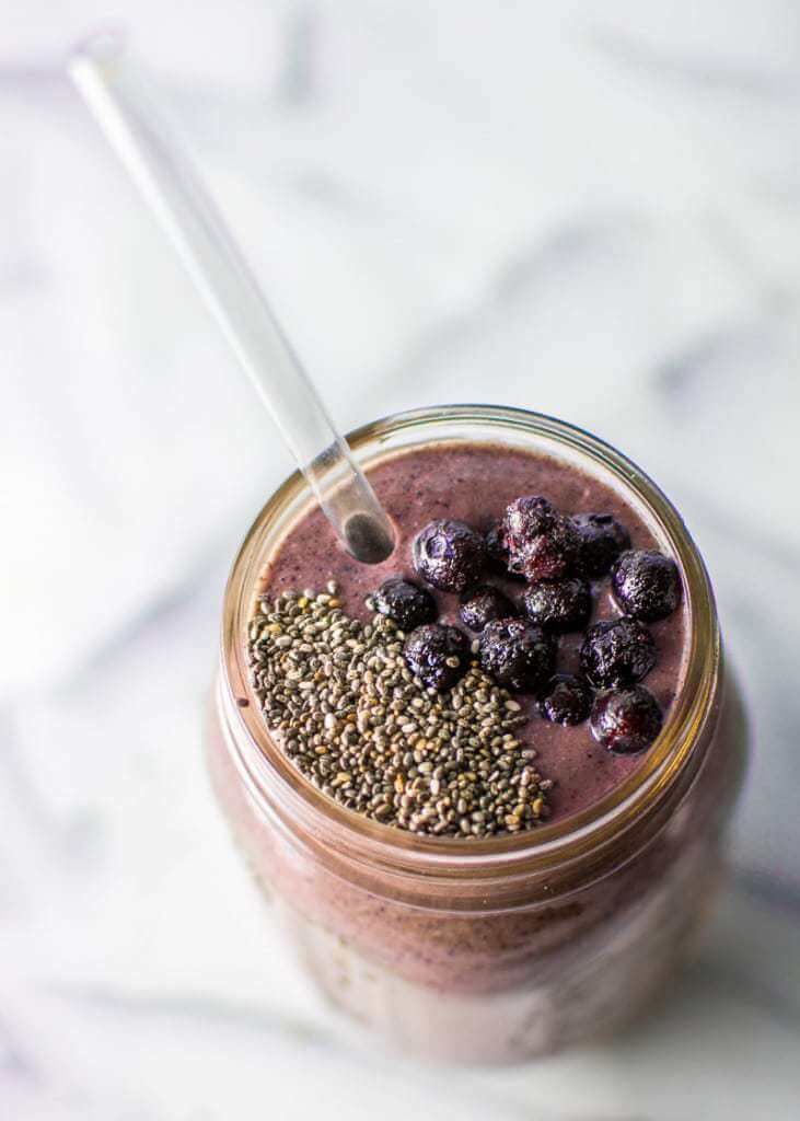 Learn how to make healthy smoothies in just 6 easy steps! Make healthy smoothies that are balanced and nutrient dense by following this easy guide. | realsimplegood.com