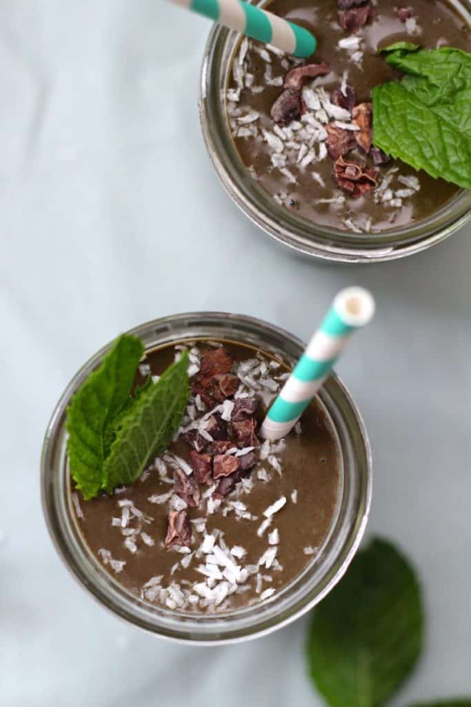 Learn how to make healthy smoothies in just 6 easy steps! Make healthy smoothies that are balanced and nutrient dense by following this easy guide. | realsimplegood.com