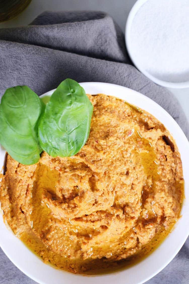 Invite some friends over, and make a batch of this garlic basil nut hummus! Get to dipping and enjoy a Paleo + Whole30 friendly version of a favorite snack! Paleo, Whole30 + Legume-Free.| realsimplegood.com