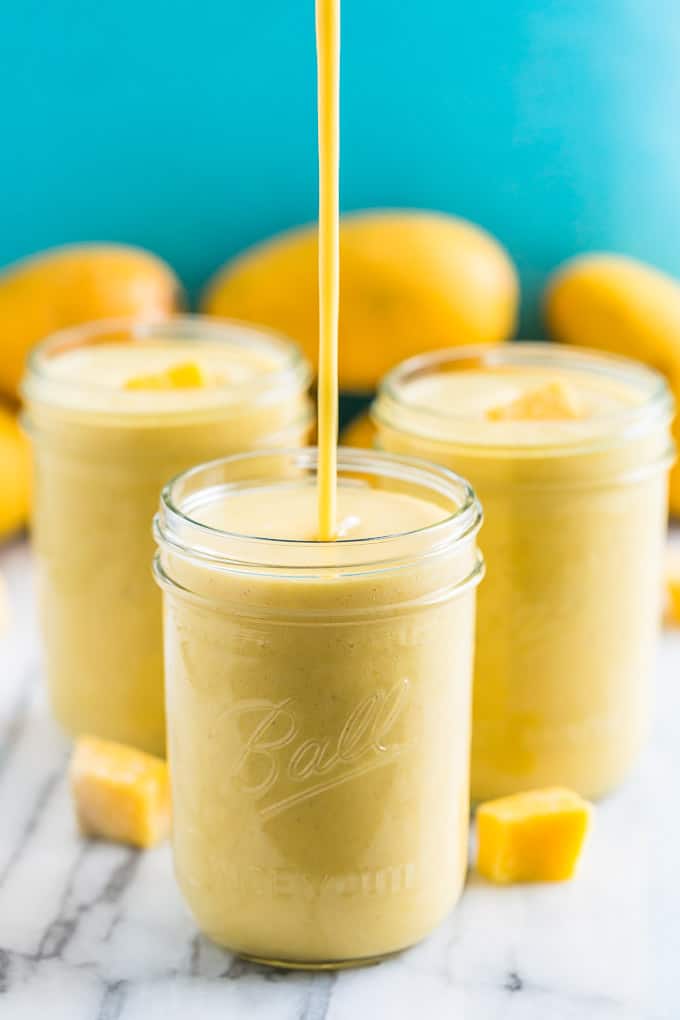 Learn how to make healthy smoothies in just 6 easy steps! Make healthy smoothies that are balanced and nutrient dense by following this easy guide. | realsimplegood.com