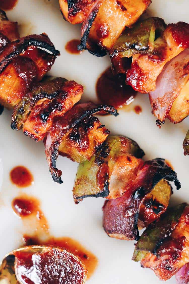 These Paleo Hawaiian chicken kabobs are a healthy way to enjoy barbecue and Hawaiian flavors without the gluten, soy and refined sugars. | realsimplegood.com