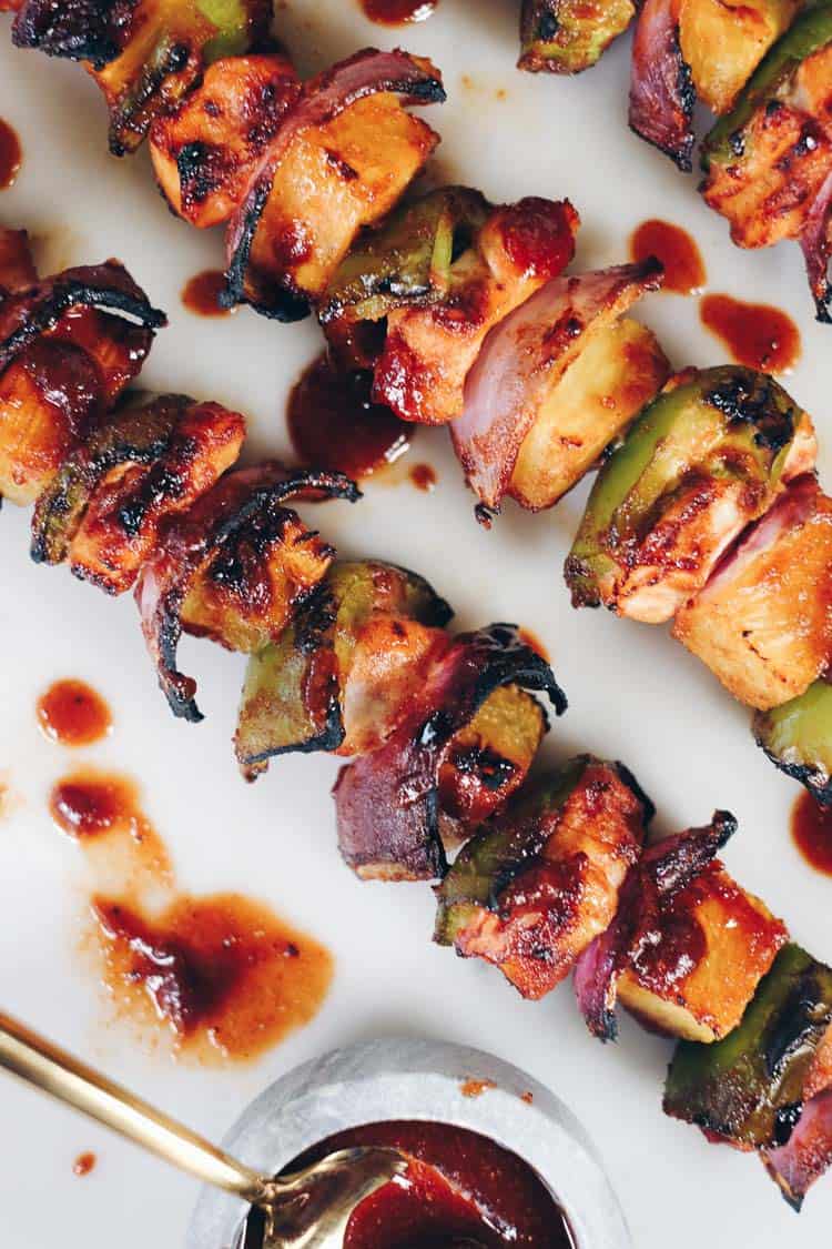 These Paleo Hawaiian chicken kabobs are a healthy way to enjoy barbecue and Hawaiian flavors without the gluten, soy and refined sugars. | realsimplegood.com