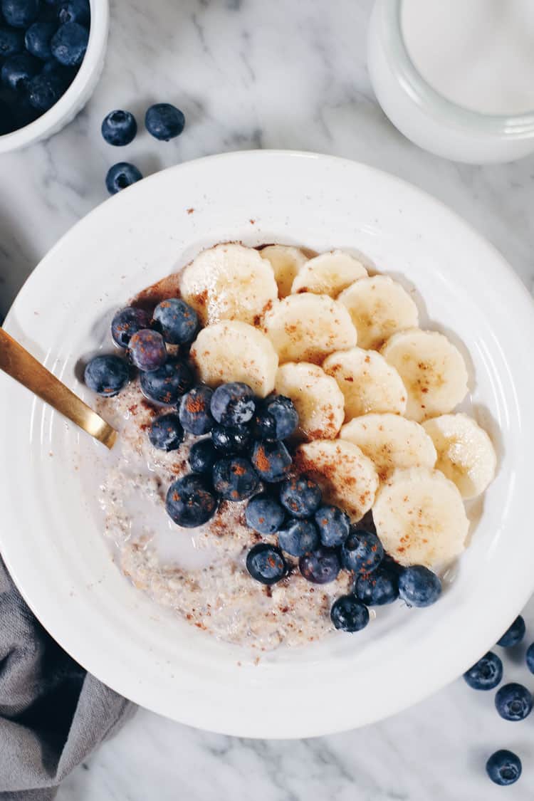 Only recently have we gotten on the overnight oats bandwagon. And since then, we are freaking obsessed and have made these Paleo overnight oats like 3 or 4 times in the past 2 weeks. They're kind of addicting and able to be made Whole30 compliant too! #paleo #whole30 #easy #overnightoats | realsimplegood.com