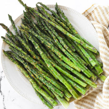 Air fryer asparagus served on a plate.