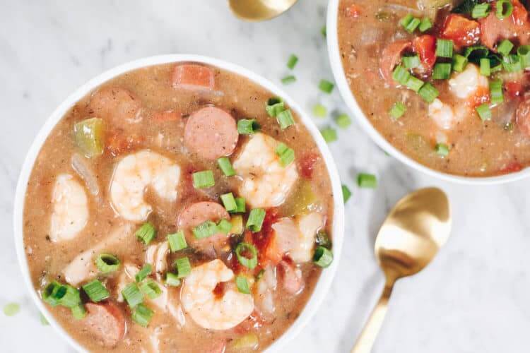 This Paleo gumbo is packed it with chicken thighs, sausage and shrimp in addition to veggies and lots of seasonings. It's also Whole30 compliant! | realsimplegood.com